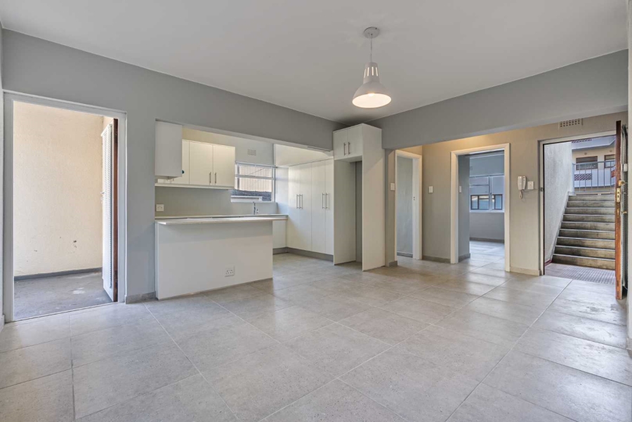 1 Bedroom Property for Sale in Sea Point Western Cape